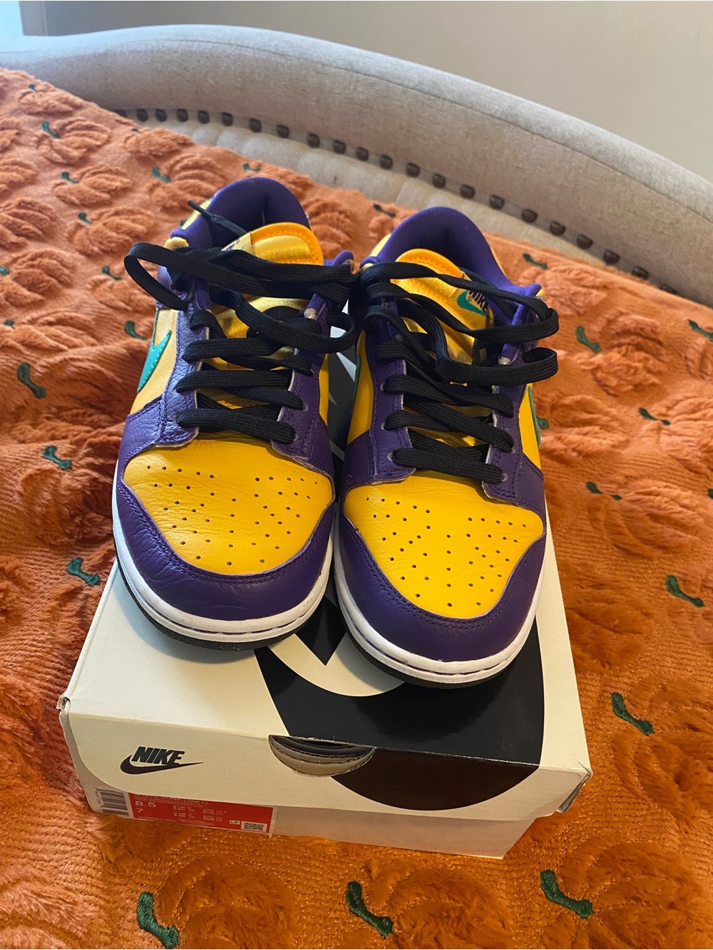 Nike Low-Top Sneakers in Yellow, Purple and Teal